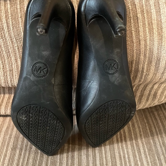 Michael Kors 3-inch black heels size 6.5 - Picture 5 of 8